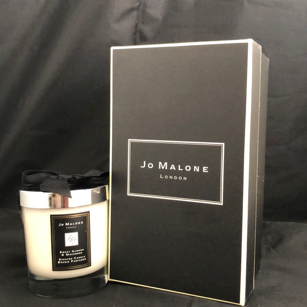 Jo Malone Discontinued Sweet Almond & Macaroon Scented Candle with box.
